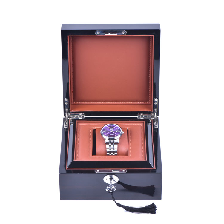 Luxury MDF Protective Watch Storage Gift Box Glossy Black Wooden Watch Box With Lock product reference